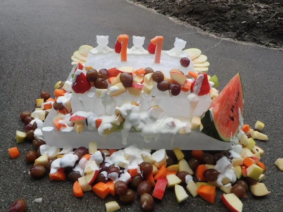 お祝いケーキ